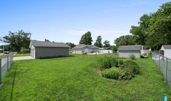 412 S 1st Ave, Brandon, SD 57005