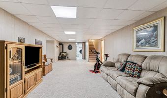 2151 332nd Ave, Dyersville, IA 52040