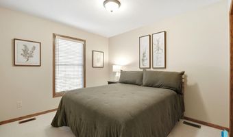 501 N Pasque Flower Trl, Brandon, SD 57005