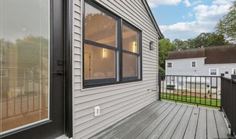 14 Redwood St, Bergenfield, NJ 07621