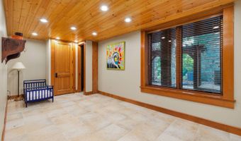 300 Eagle Point Dr, Albany, KY 42602