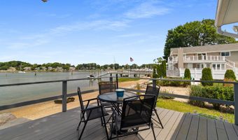 15 River Rd, Branford, CT 06405