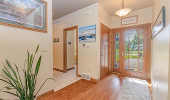 932 Emerald Pines Dr, Arnolds Park, IA 51331
