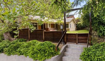 1228 11TH St, Astoria, OR 97103