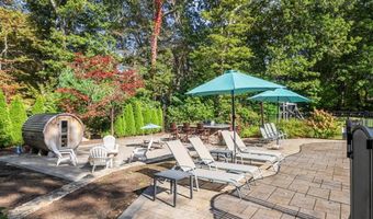 320 Stone Ridge Dr, East Greenwich, RI 02818