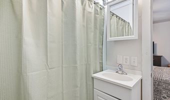 335 E Cofield St, Aurora, MO 65605
