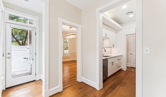 973 POWHATAN St, Alexandria, VA 22314