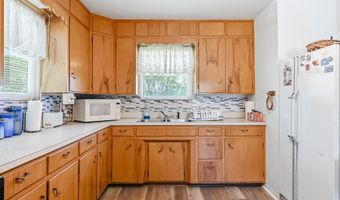 313 S Rinker Ave, Aurora, MO 65605