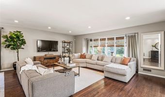 95 The Dell, Albertson, NY 11507