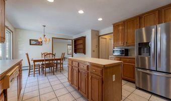 38 Kristen Ln, North Kingstown, RI 02852