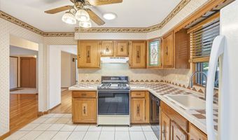 60 Pelican Dr, Bayville, NJ 08721