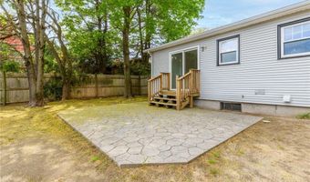 4 Ellsworth St, Warwick, RI 02886