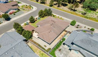 847 CARTER St, Bandon, OR 97411