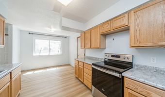 935 Breezewood Cir, Altoona, IA 50009