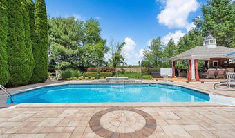 61 Cliffwood Dr, Allentown, NJ 08501