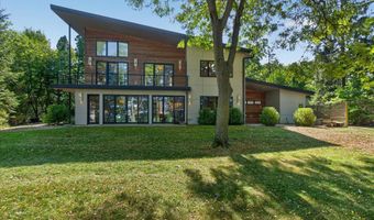 4061 Thornoaks Dr, Ann Arbor, MI 48104