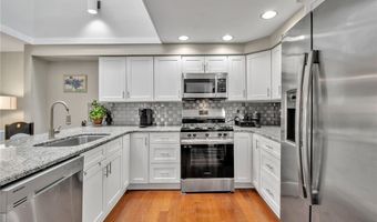 88 Breezewood Cmn, Amherst, NY 14051