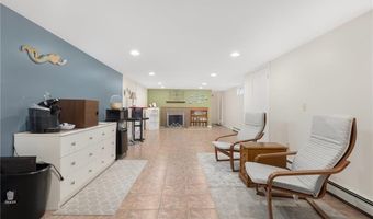 289 Oliphant Ln, Middletown, RI 02842