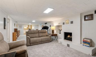 307 21st St NW, Austin, MN 55912