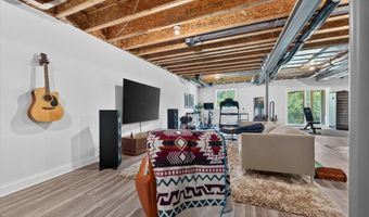 3062 N Spurway Dr, Ann Arbor, MI 48105