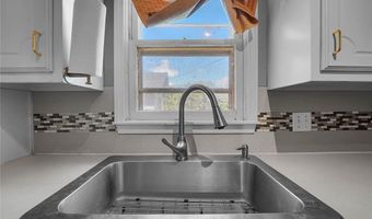 1217 E Cherry St, Altus, OK 73521