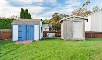 80 TOMAHAWK Trl, Cranston, RI 02921