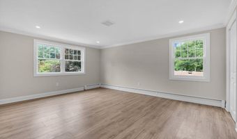 8 Imperia Pl, Aberdeen, NJ 07747