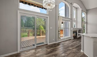 2317 Barrett Dr, Algonquin, IL 60102