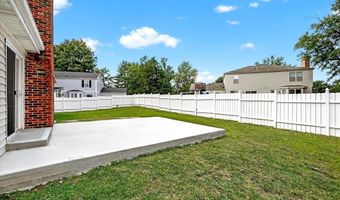 701 Kehrs Mill Rd, Ballwin, MO 63011