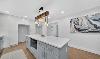 107 Falmouth Dr, Ballwin, MO 63011