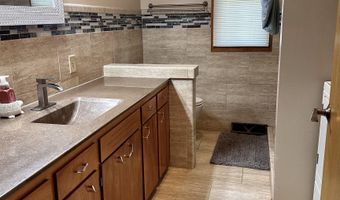 1227 E Linden St, Algona, IA 50511