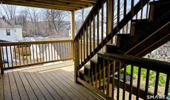 14 Meadow St, Ansonia, CT 06401