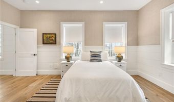 24 School St, Newport, RI 02840