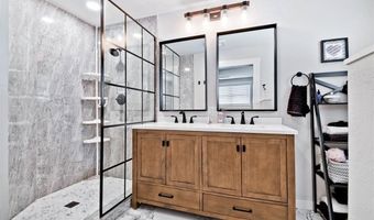 2 Purfleet Dr, Bella Vista, AR 72715