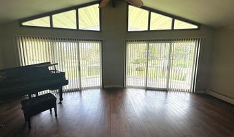 826 EASTVIEW Dr, Antigo, WI 54409