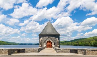 2 Bsullak Rd, Barkhamsted, CT 06063