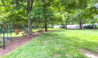 6613 10TH St A2, Alexandria, VA 22307