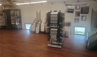 636 N Main St, Ottawa, KS 66067