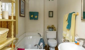 210 NE Valley St, Abingdon, VA 24210