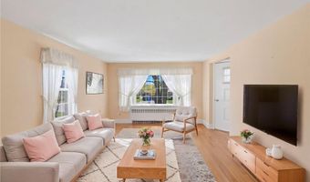 15 Valley View Dr, Cumberland, RI 02864