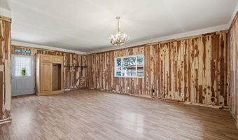 1225 E Church St, Aurora, MO 65605