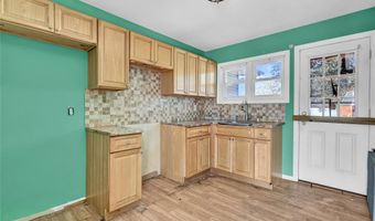 34 Croydon Rd, Amityville, NY 11701