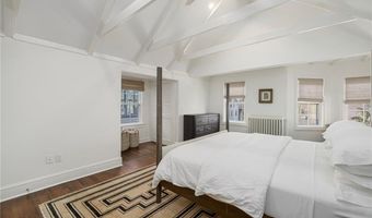 23 Mt. Vernon St, Newport, RI 02840