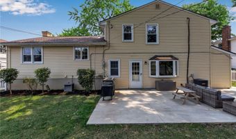 60 Fairways Blvd, Amherst, NY 14221