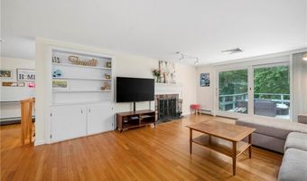 325 Shady Hill Dr, East Greenwich, RI 02818
