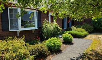 32 Cortland Cir, Bangor, ME 04401