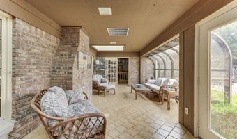 1521 Secretariat Ln, Indianapolis, IN 46217
