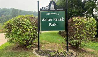 3 Solar Dr, Ambridge, PA 15003