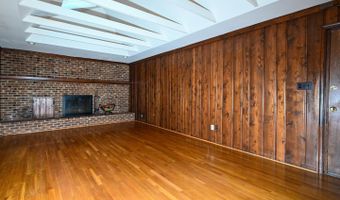 6820 COLBURN Dr, Annandale, VA 22003