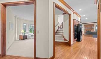 275 Camden Ln, Aurora, OH 44202